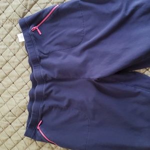 D&Co. Active 3X cotton capris w pockets